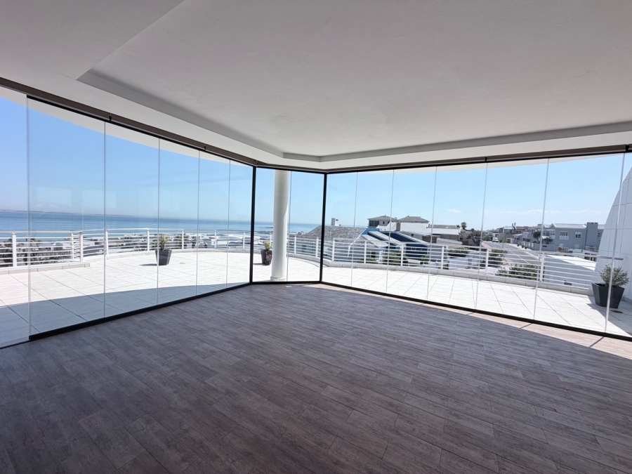 3 Bedroom Property for Sale in Bloubergstrand Western Cape